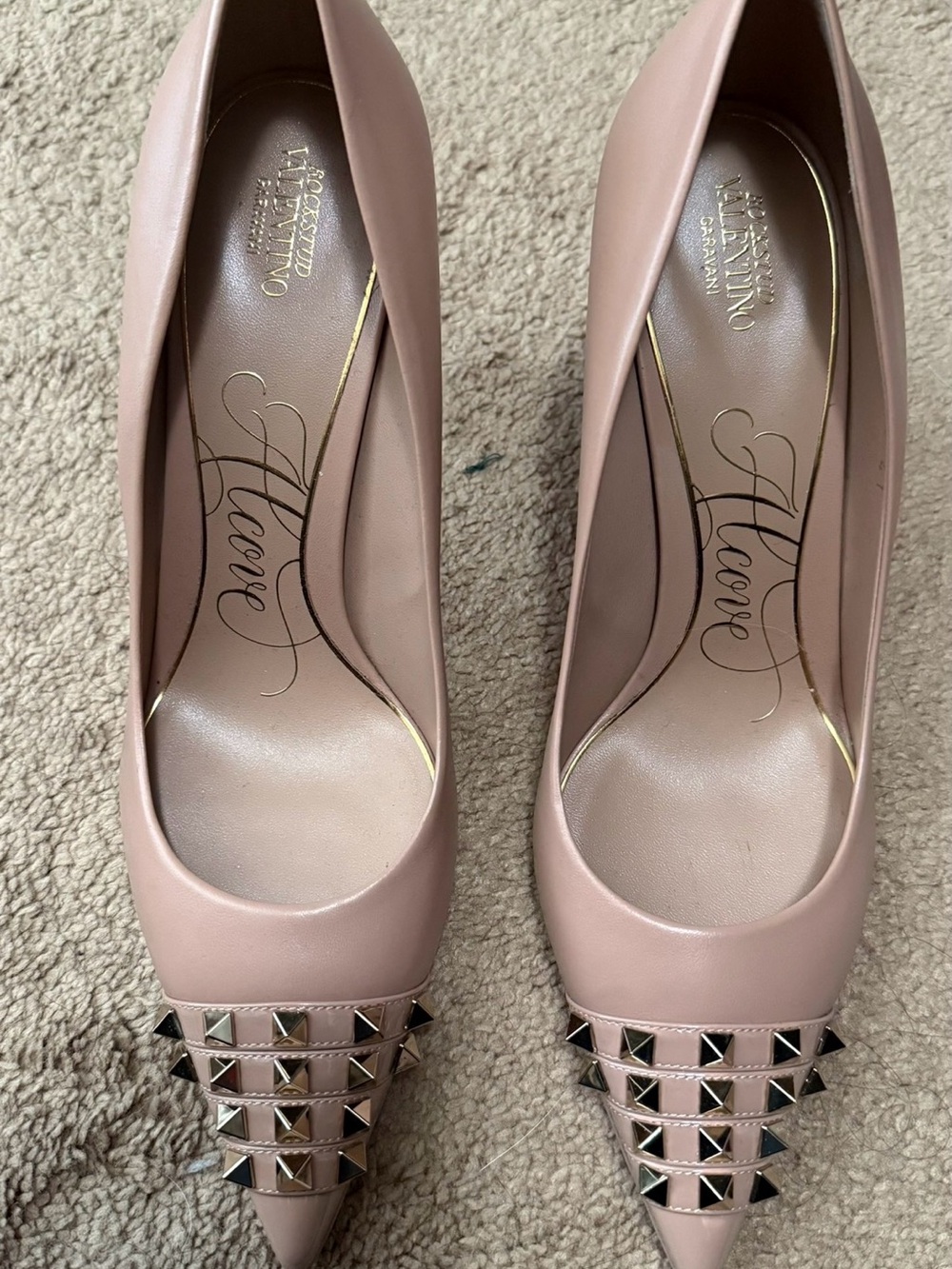 Valentino Garavani Pointed Rockstud Pump in Blush